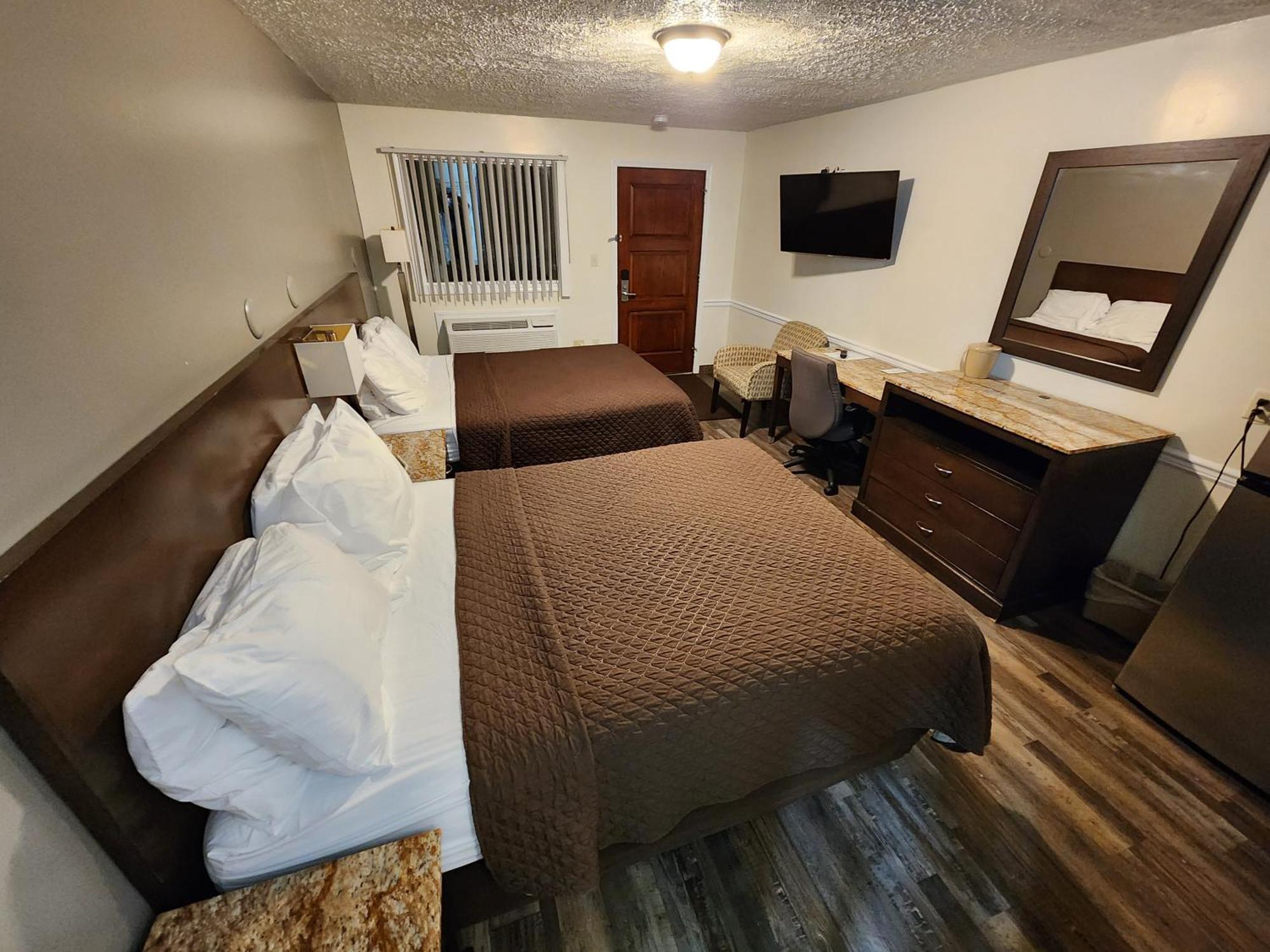 Jefferson Hills Motel Clairton Exterior photo