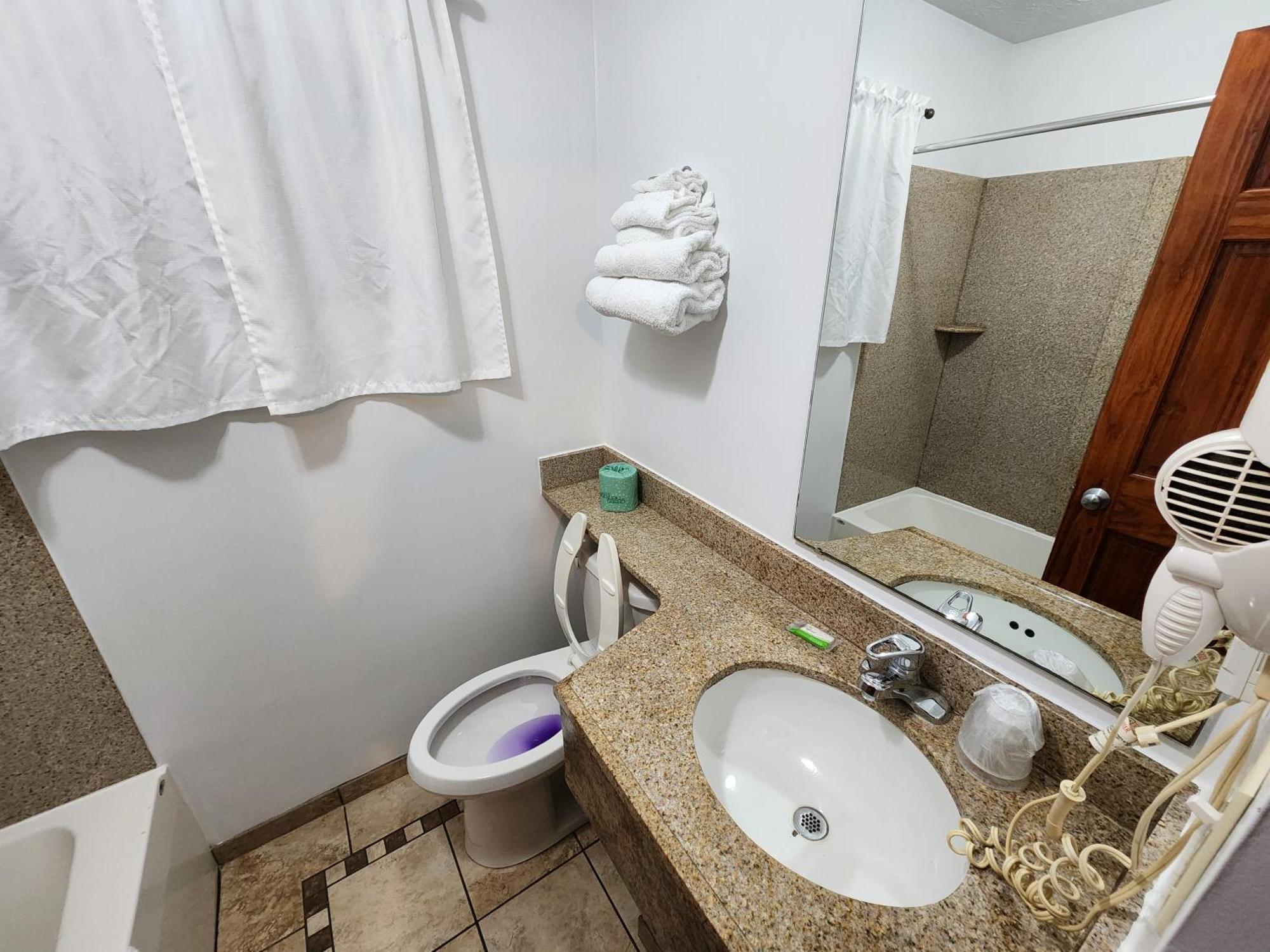 Jefferson Hills Motel Clairton Room photo